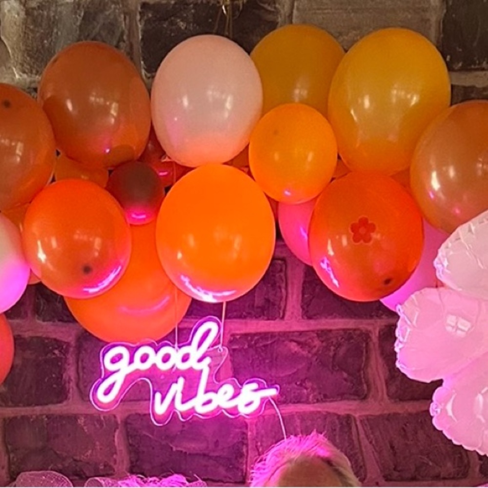 Neon sign - Picture 2 of 2